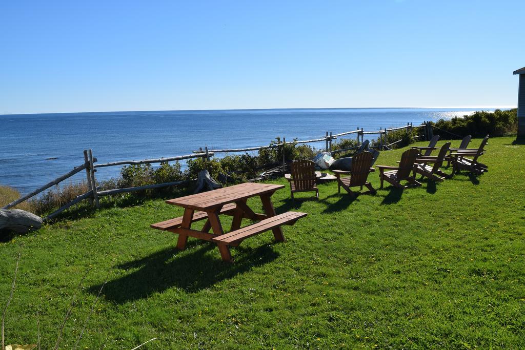 Les Cabines Sur Mer Cap-des-Rosiers Exterior photo